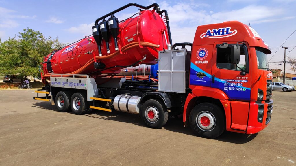 Caminhão Amil Desentupidora